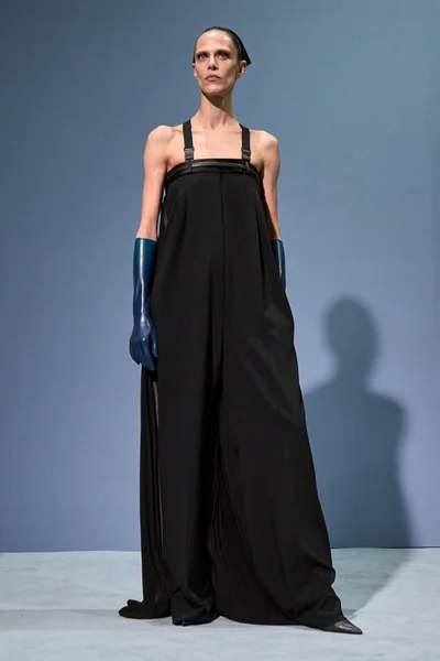 Look 32